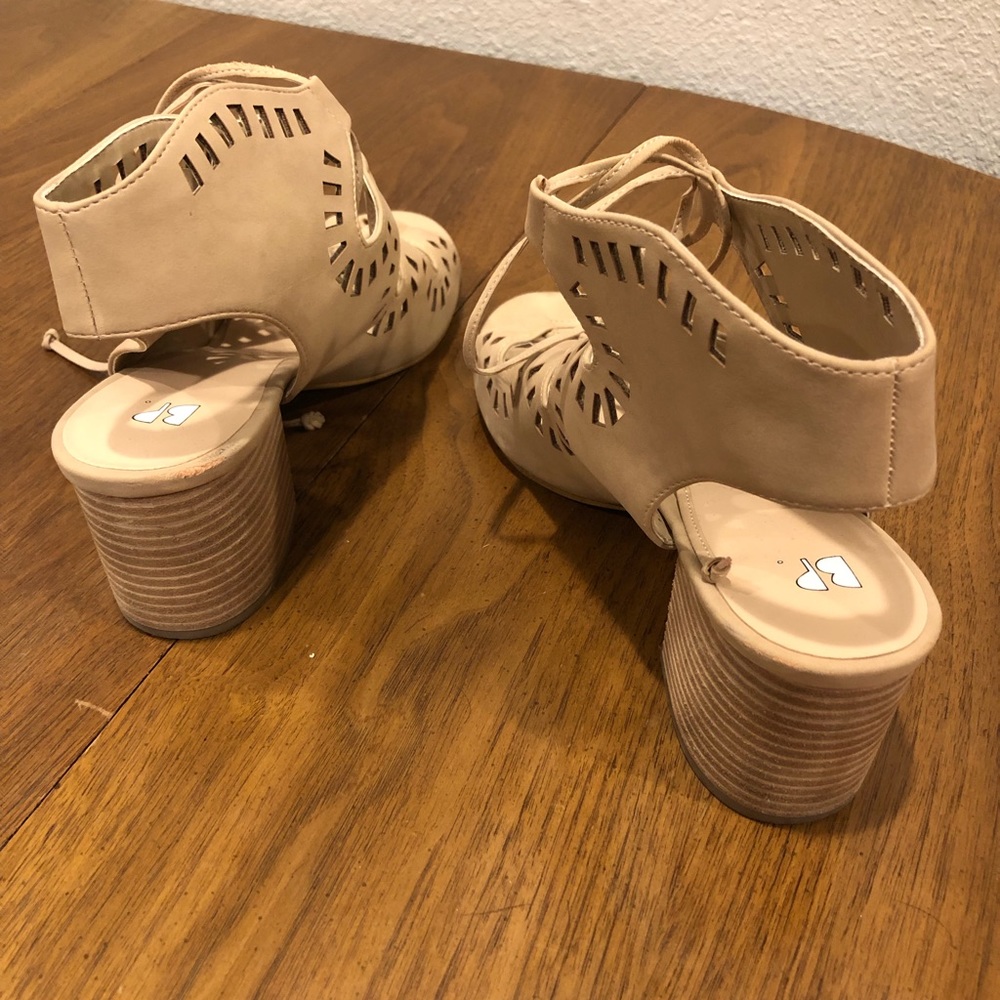 Tan open- toed laced up heels - Picture 2 of 3